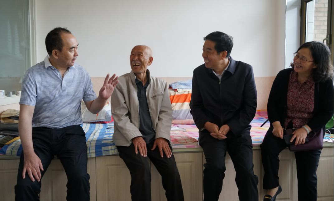 ɽ����Ͷ�쵼���뷱���ط�ƶ�����פ��������