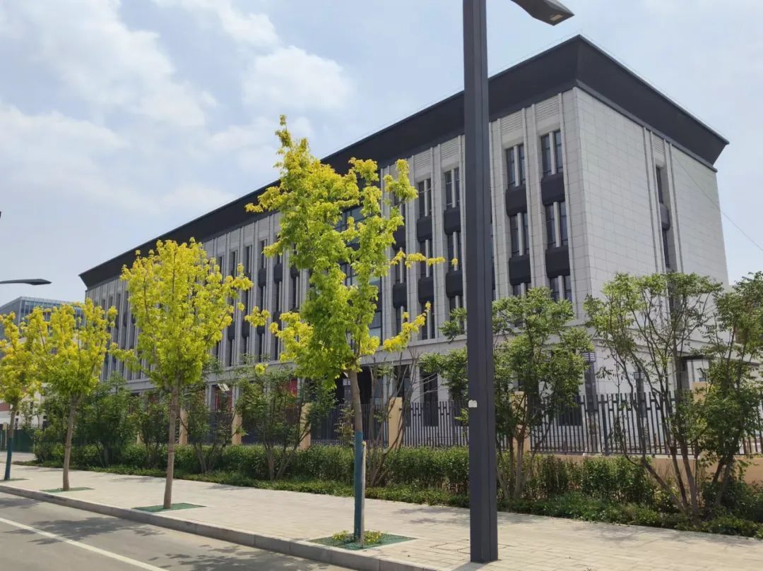 ɽ����Ͷ�彨���ųн��Ĵ�����������վ�ۺ�¥��Ŀͨ����������