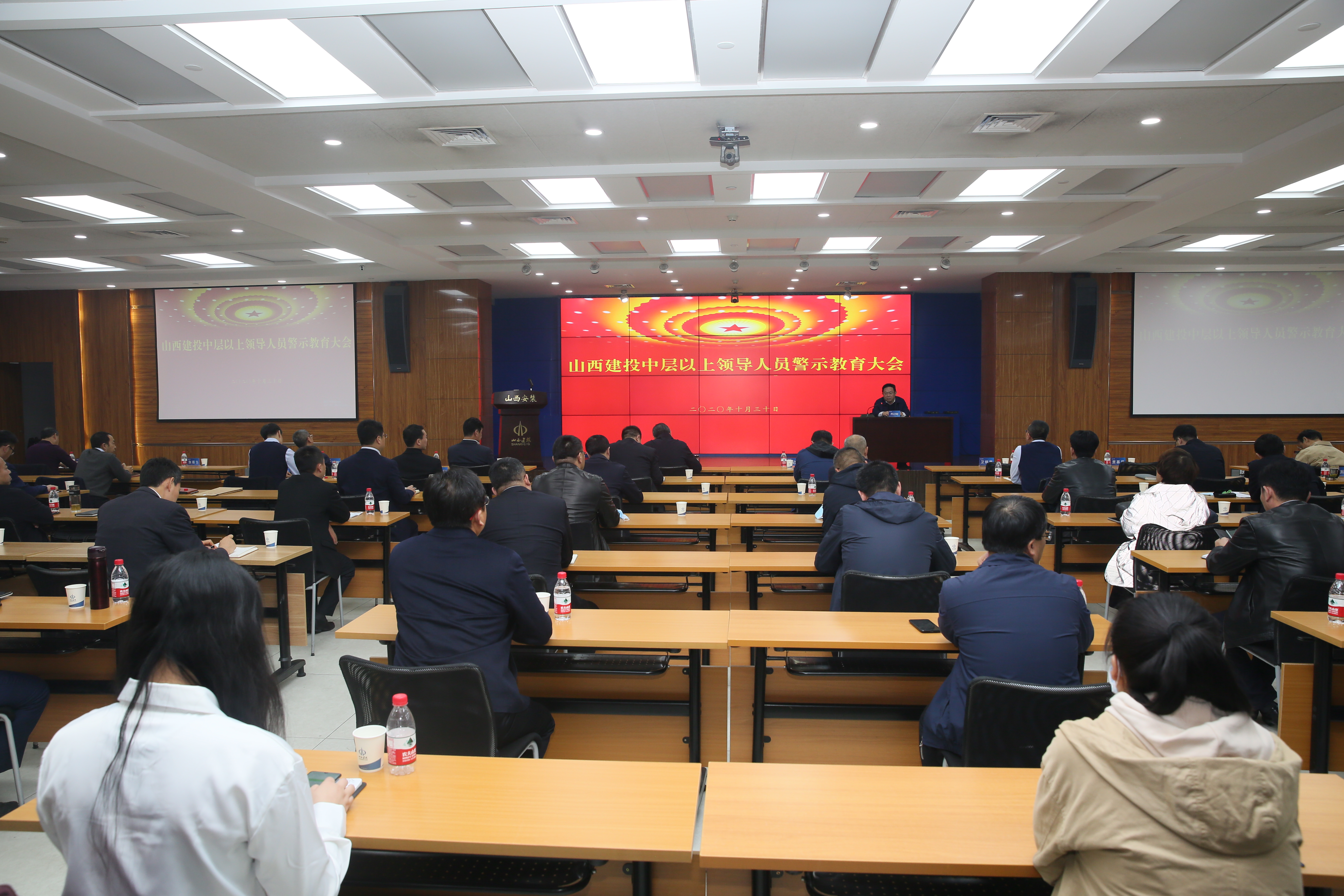 ɽ����Ͷ�ٿ��в������쵼��Ա��ʾ�������