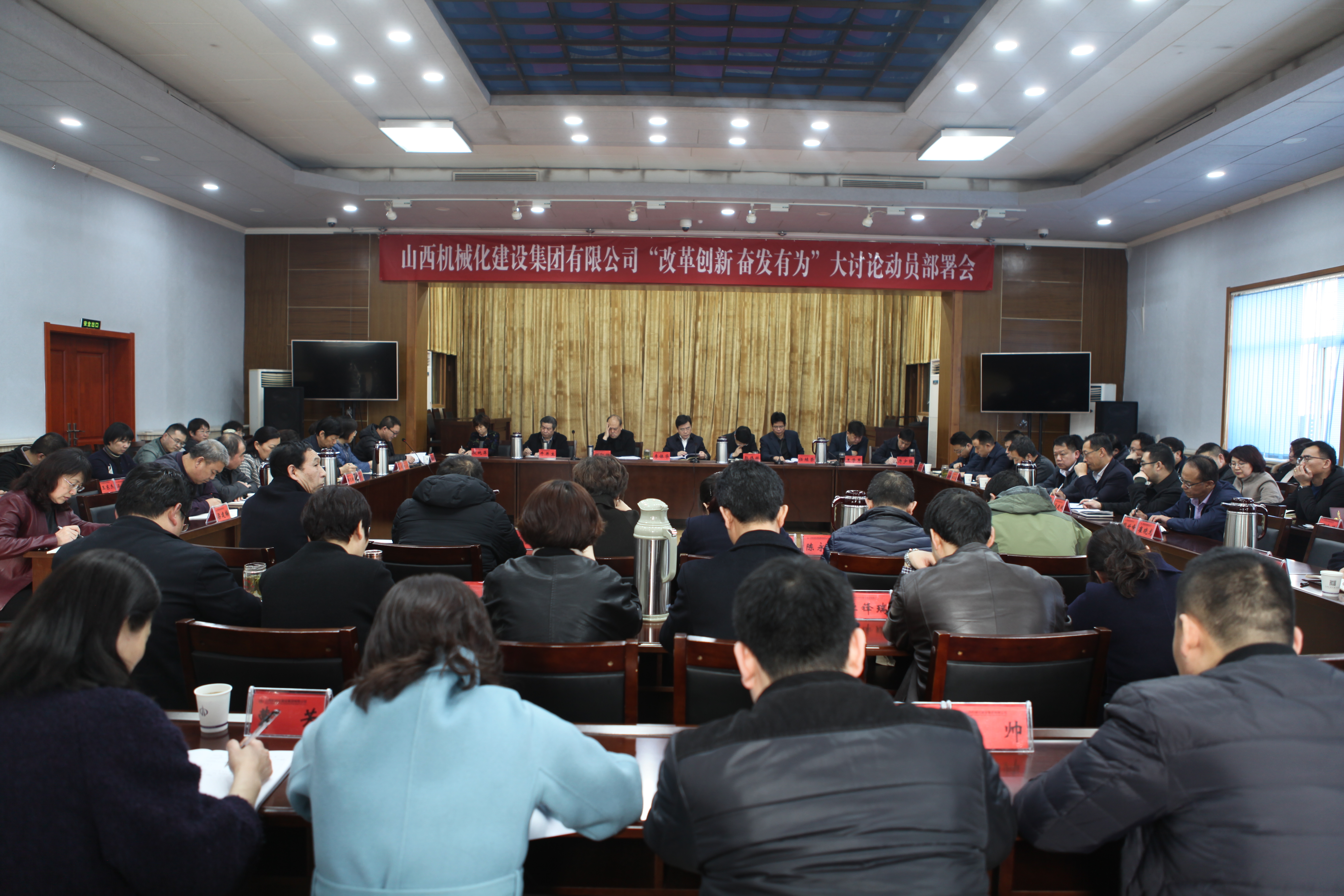 ���²㶯̬��ɽ����Ͷ��е�������ٿ����������졢�߰���Ϊ�������۷������ż���