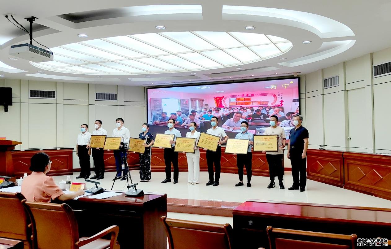 ɽ����Ͷ�Ľ������׻��̵��������ٽ�˫��