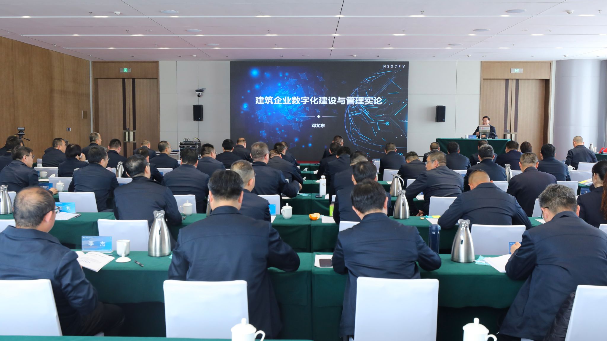 ɽ����Ͷ�������ż�Эͬ��λ�и߲�������Ա��������������ѵԲ����Ļ