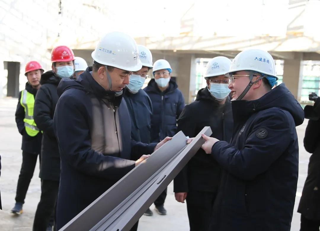 �����쵼����ɽ��������³���Ŀ��չ���������´�ο���˶�