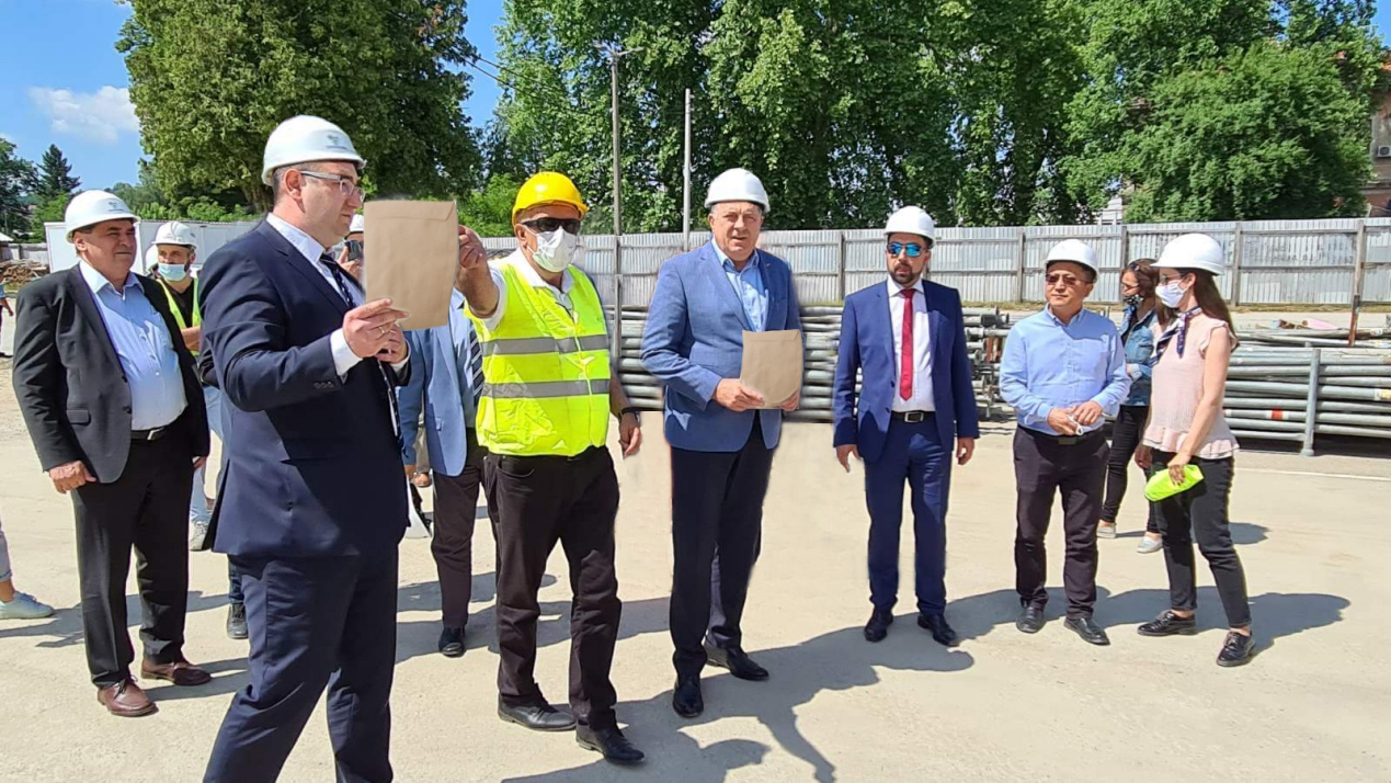 ɽ����Ͷ�н��Ĳ��ڶ಩��ҽԺ��Ŀ����������쵼����