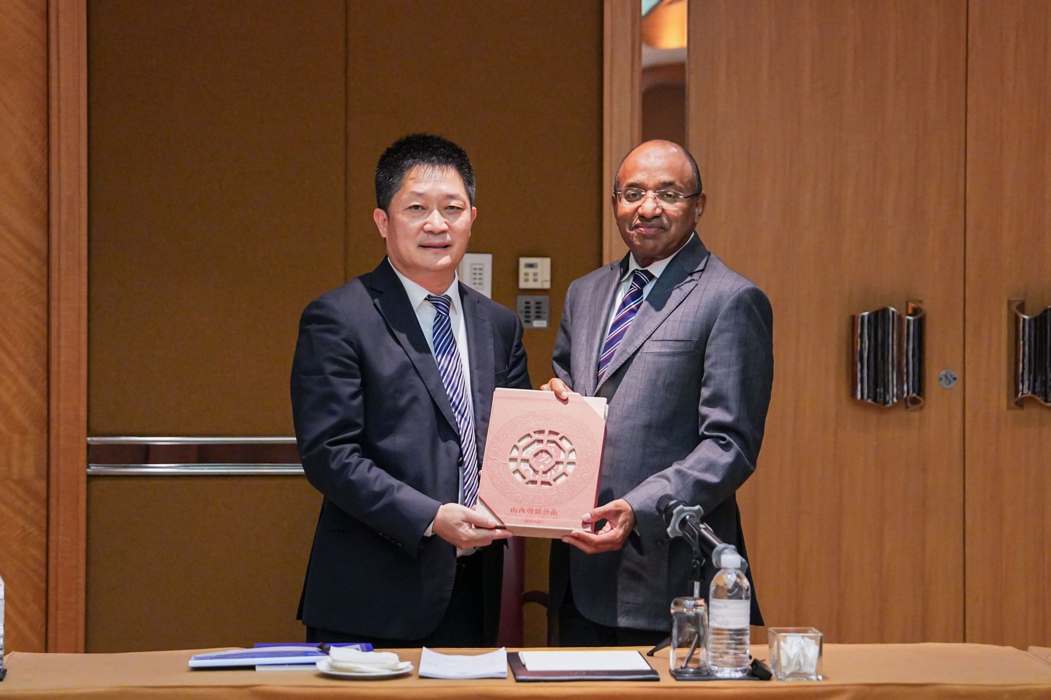 ɽ����Ͷ�����쵼�ݻ�̹ɣ����ɣ���Ͷ���ͳķά��