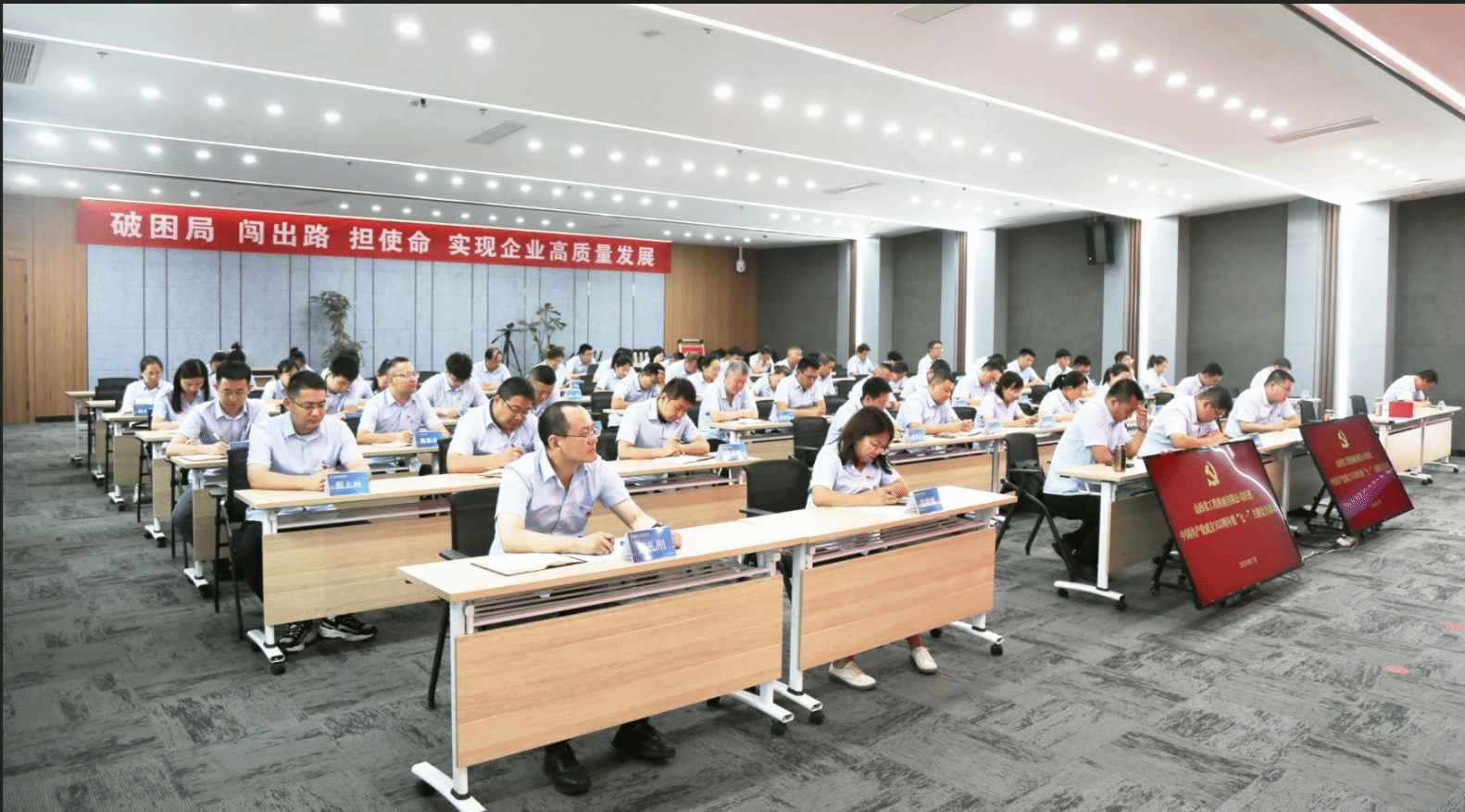 ɽ����Ͷ���̻�е��˾��չ����ѧϰ����ר�⵳��