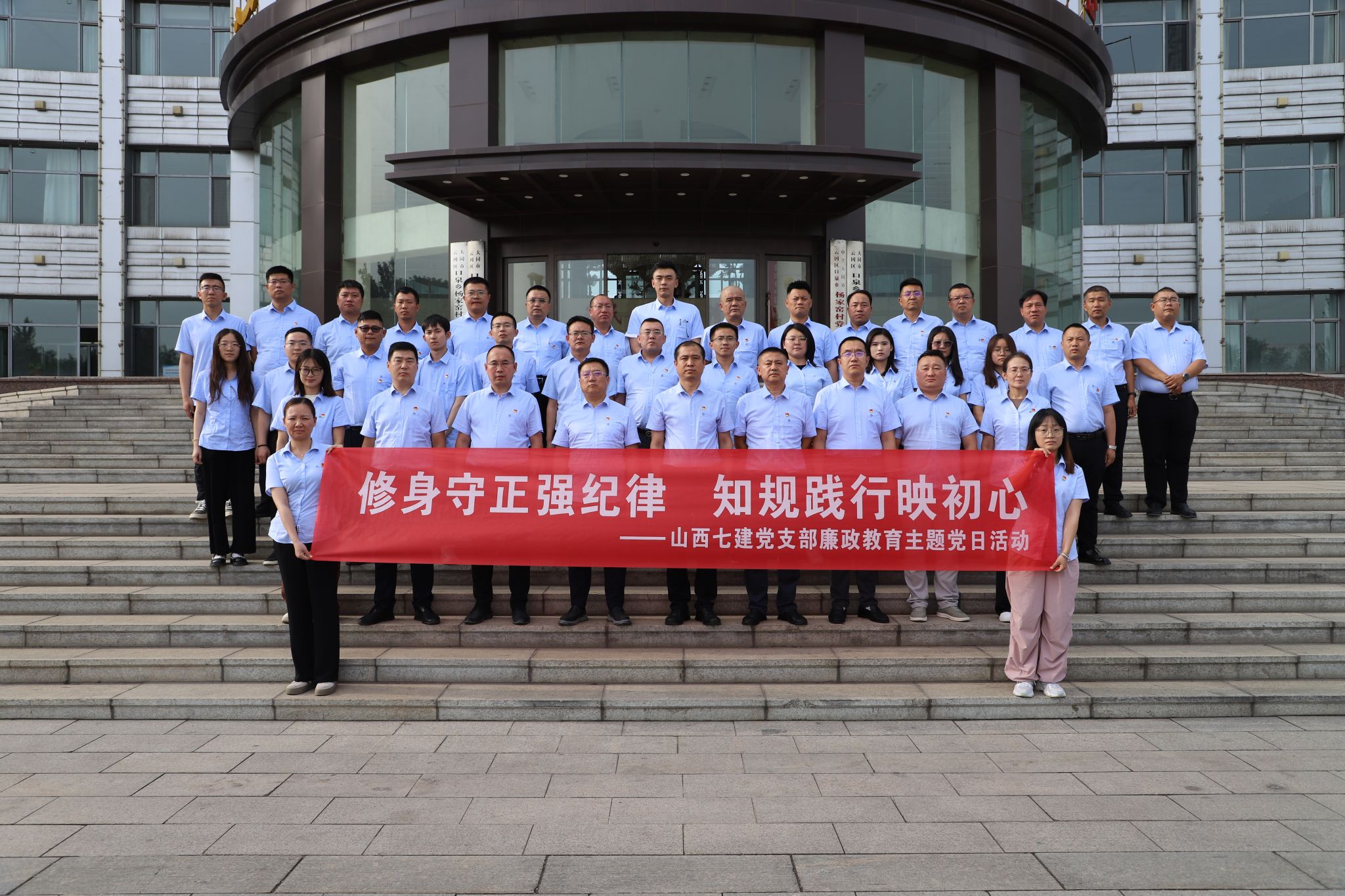 ɽ����Ͷ�߽������ٿ���Ա�������һ���⵳���˶�