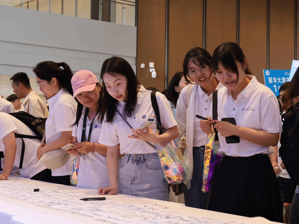 �±���(�й���)���޹�˾ - ����