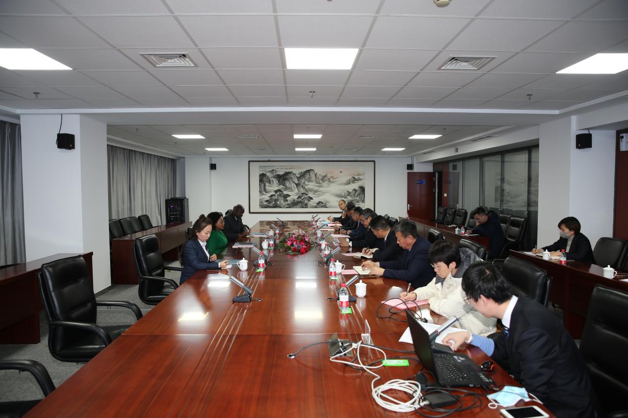 �ޱ���פ����ʹ����ɽ����Ͷ