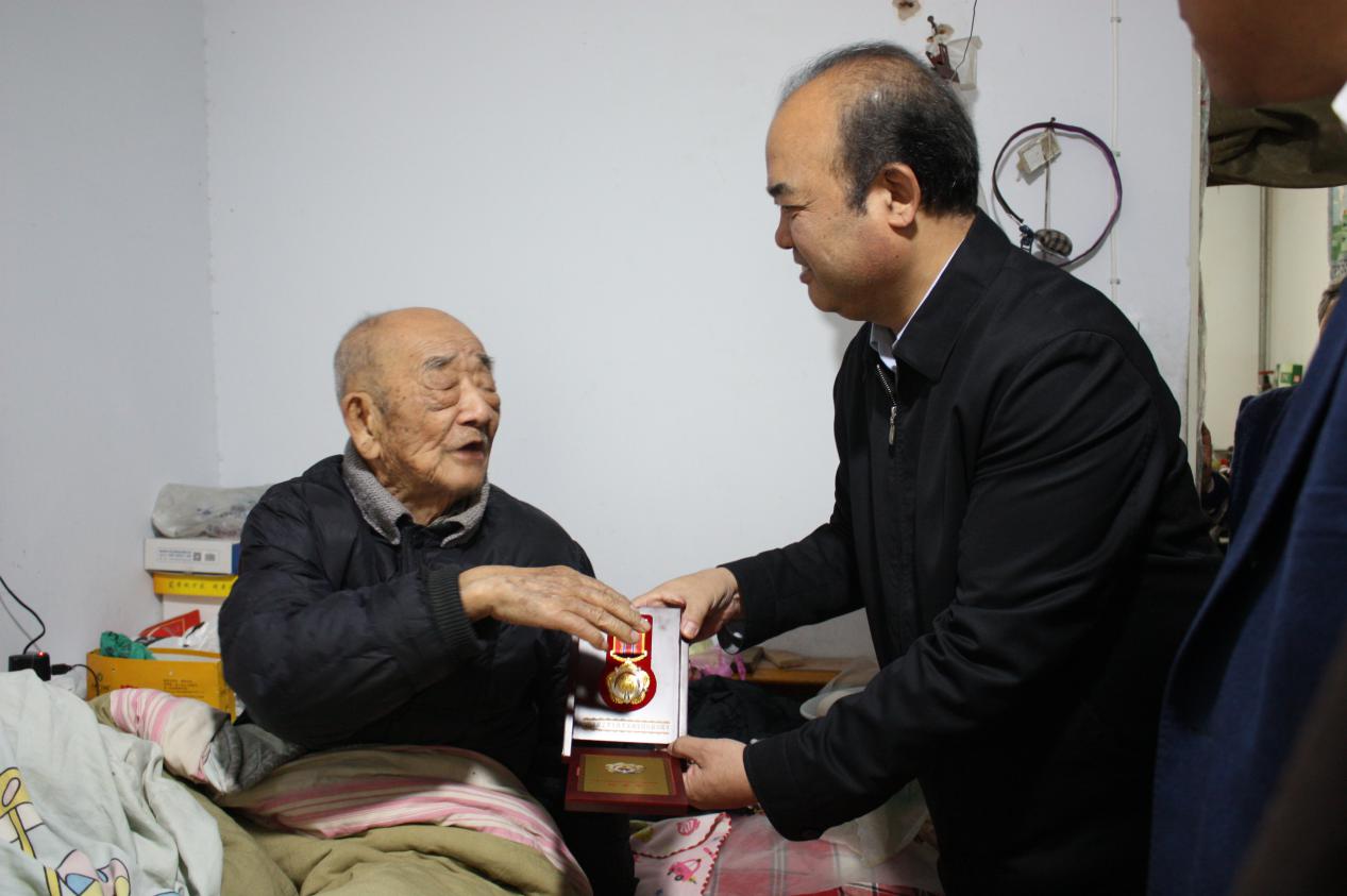 ɽ����Ͷһ�������߷�ο�ʿ���Ԯ����սʿ