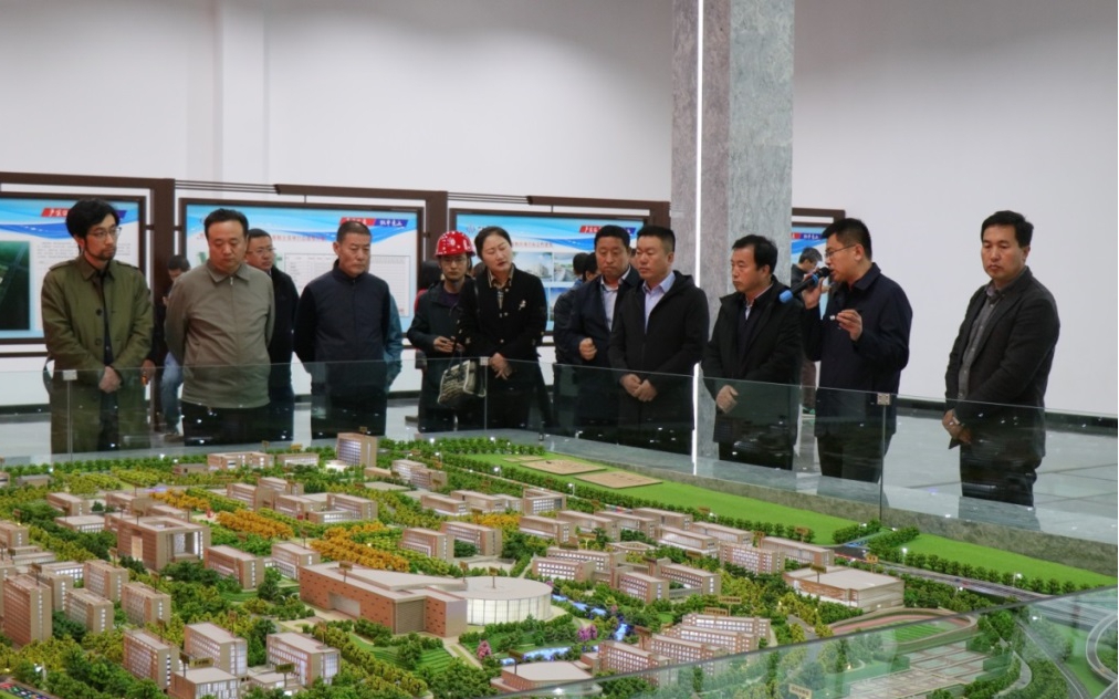 �����и��г�������һ�е���ɽ����Ͷ�н��Ľ���ְҵ����ѧԺ��У����Ŀ