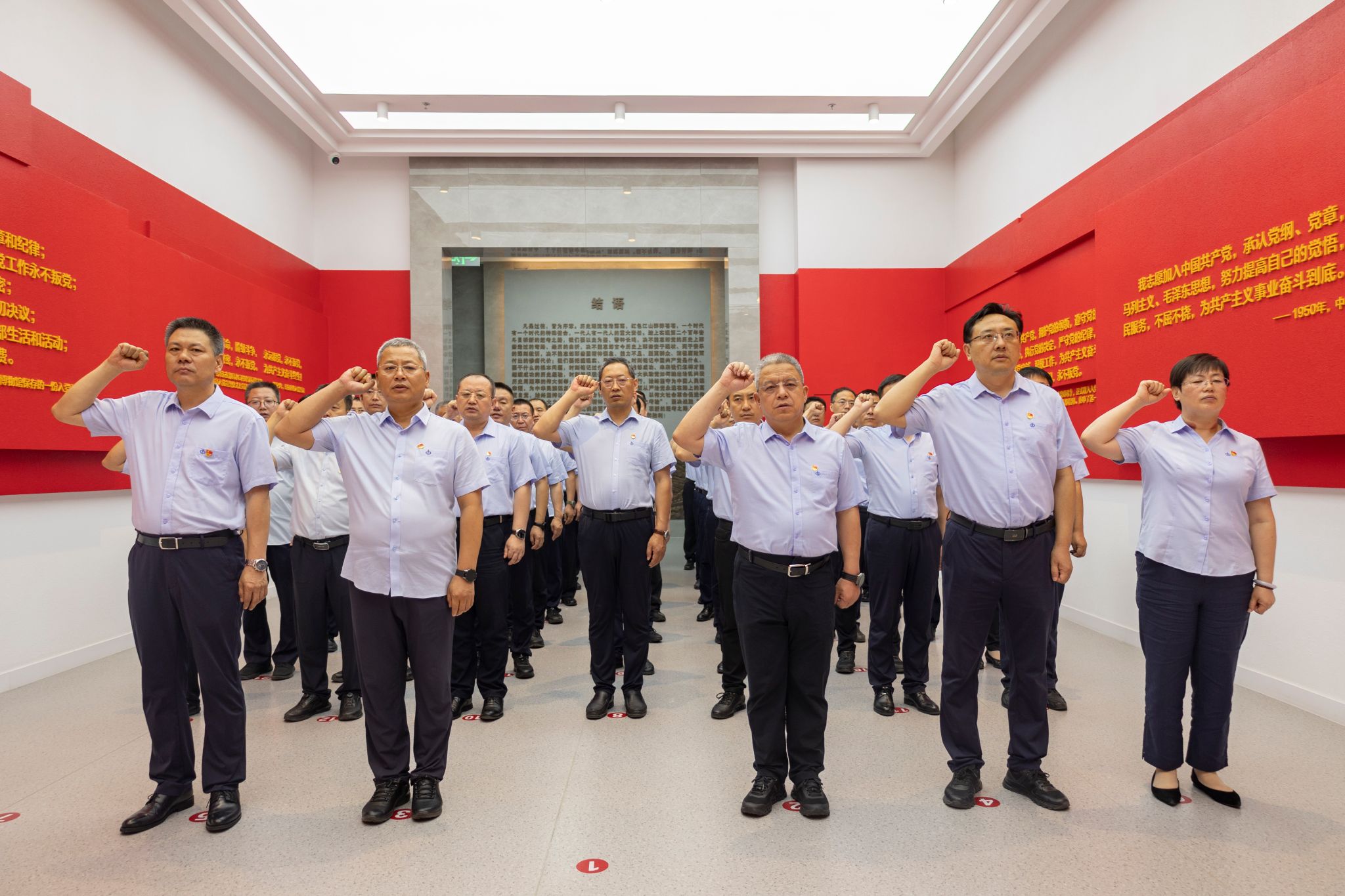 ɽ����Ͷ���ŵ�ί��֯��Ա�쵼�ɲ���ʡ���������������ؿ�չ��ʾ����