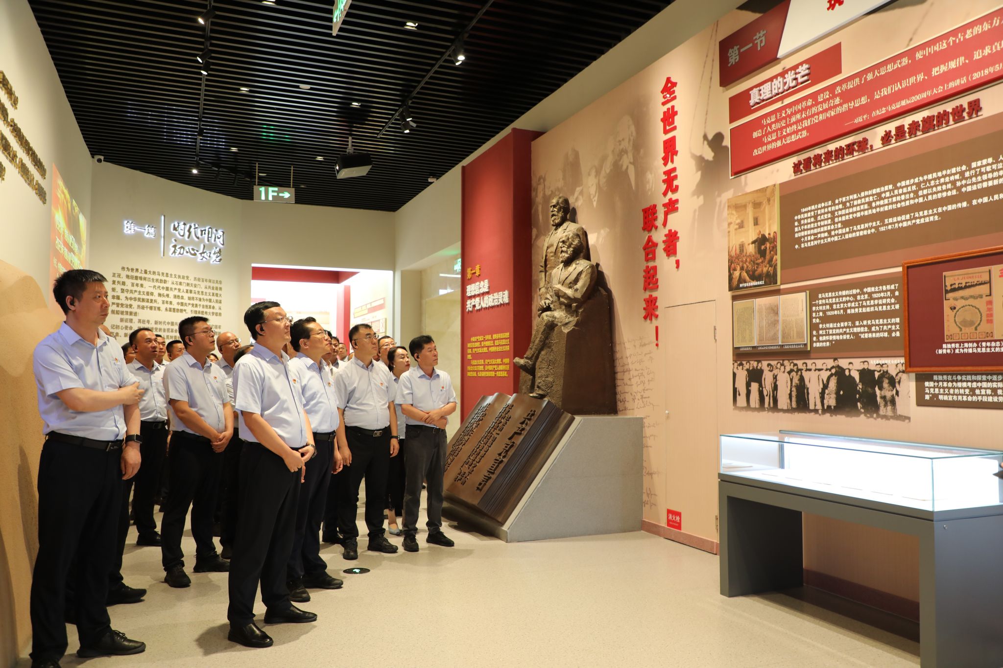 ɽ����Ͷ�˽�������֯��Ա�쵼�ɲ���ʡ���������������ؿ�չ��ʾ����